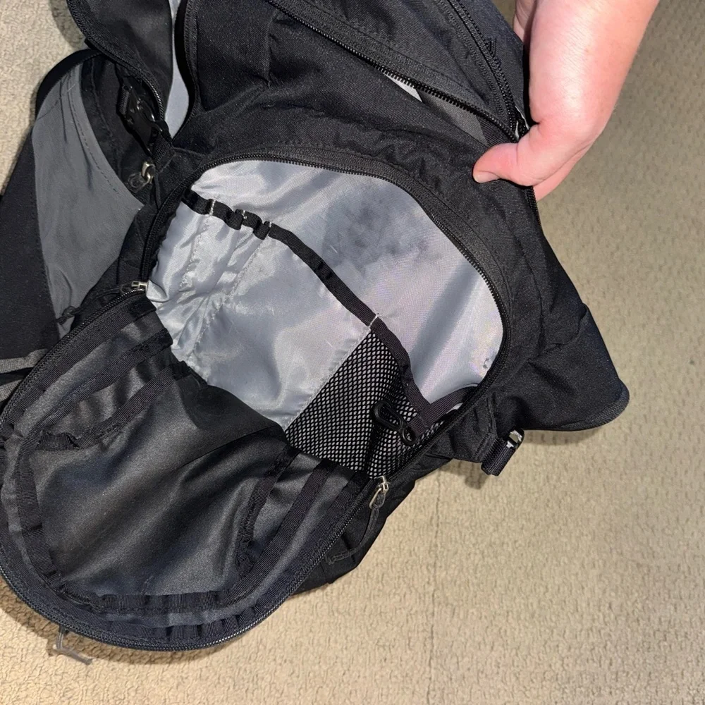 Black & Grey Patagonia Chacabuco 32L Unisex Large Backpack - Picture 6 of 8